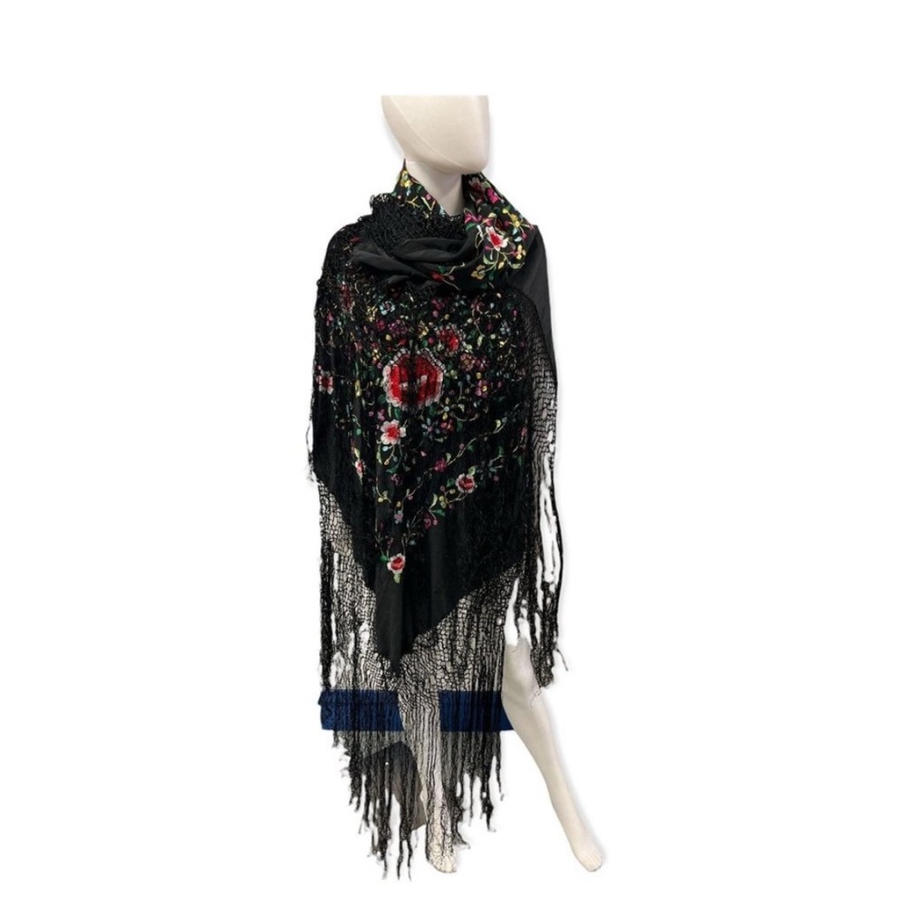 Vintage Embroidered piano Shawl - Picture 5 of 5